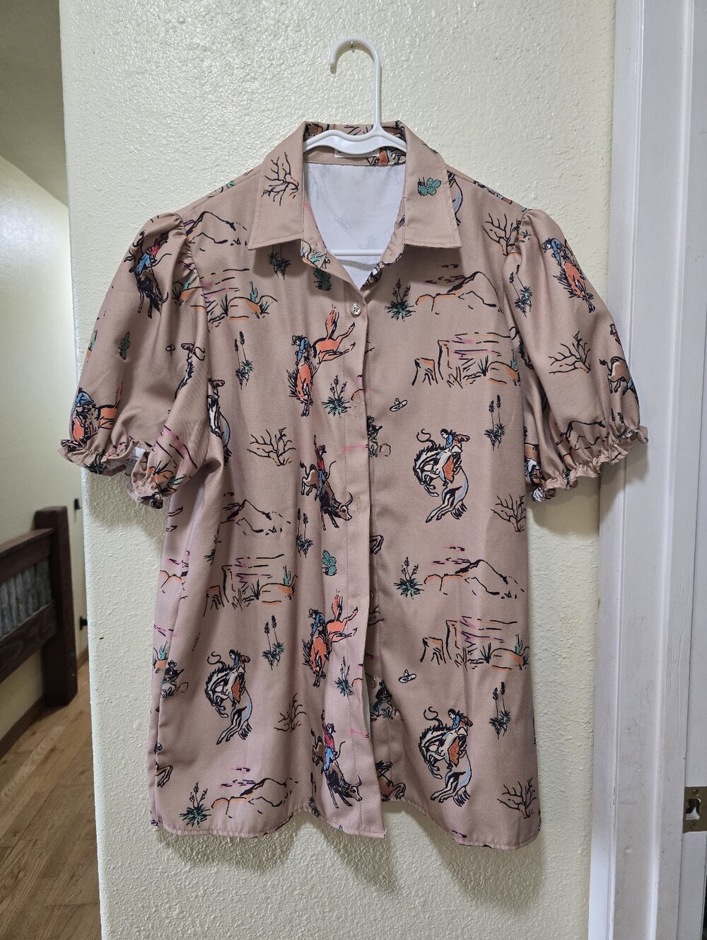 Women's Short Sleeve Button-Down Shirt in Beige Desert Print
